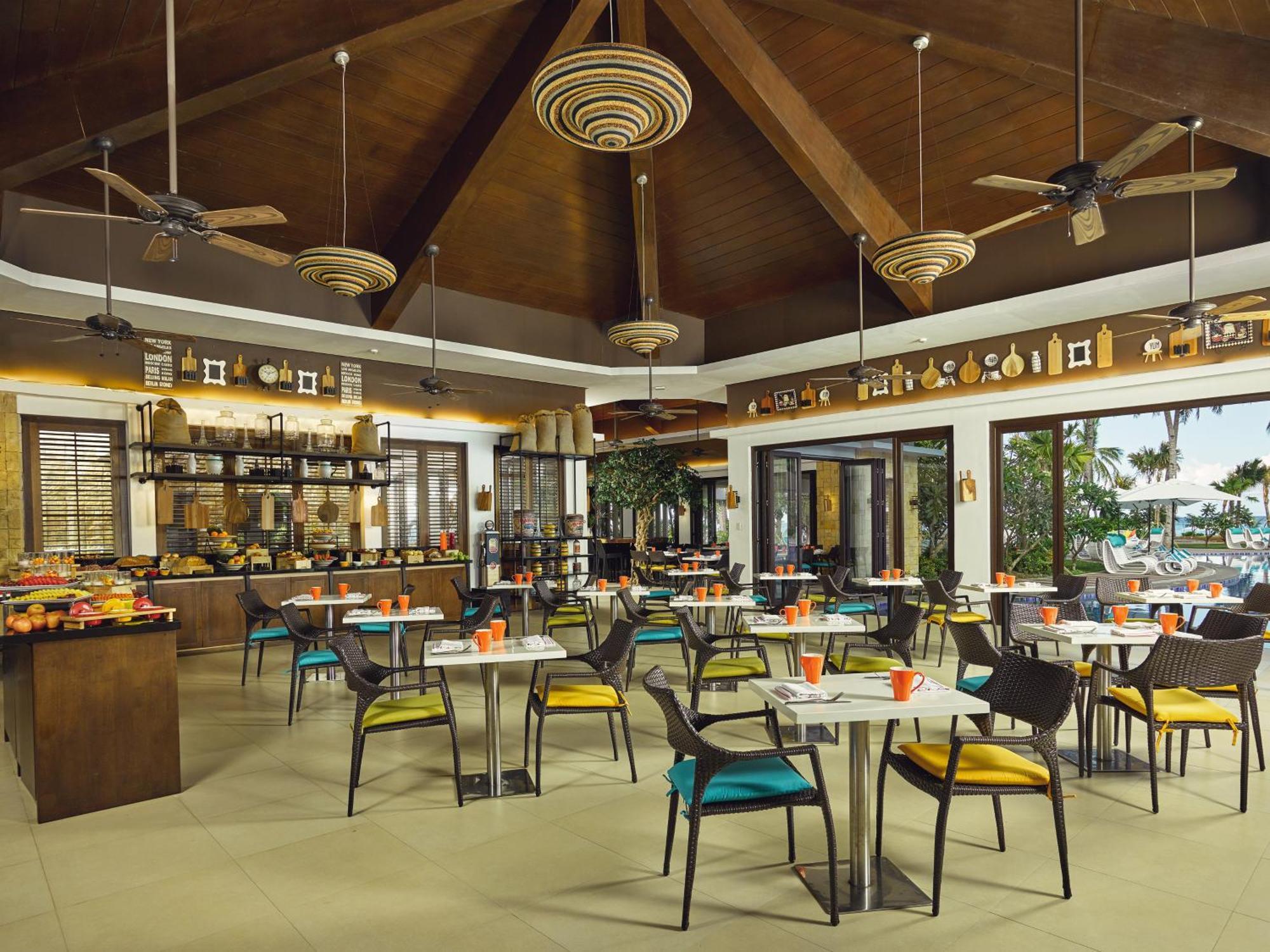 Movenpick Resort & Spa Boracay Yapak Екстер'єр фото The Beach Club