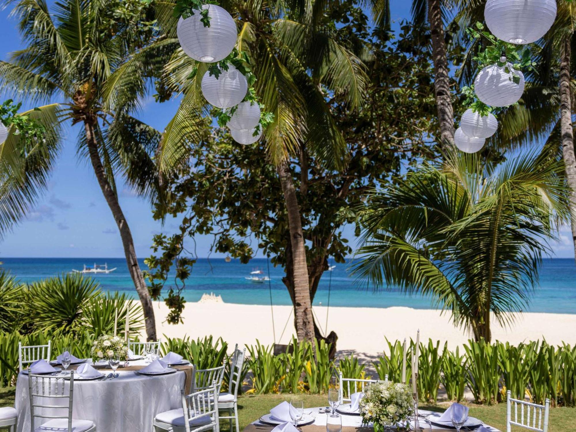 Movenpick Resort & Spa Boracay Yapak Екстер'єр фото Beachfront at The Royal Paradise Hotel & Spa