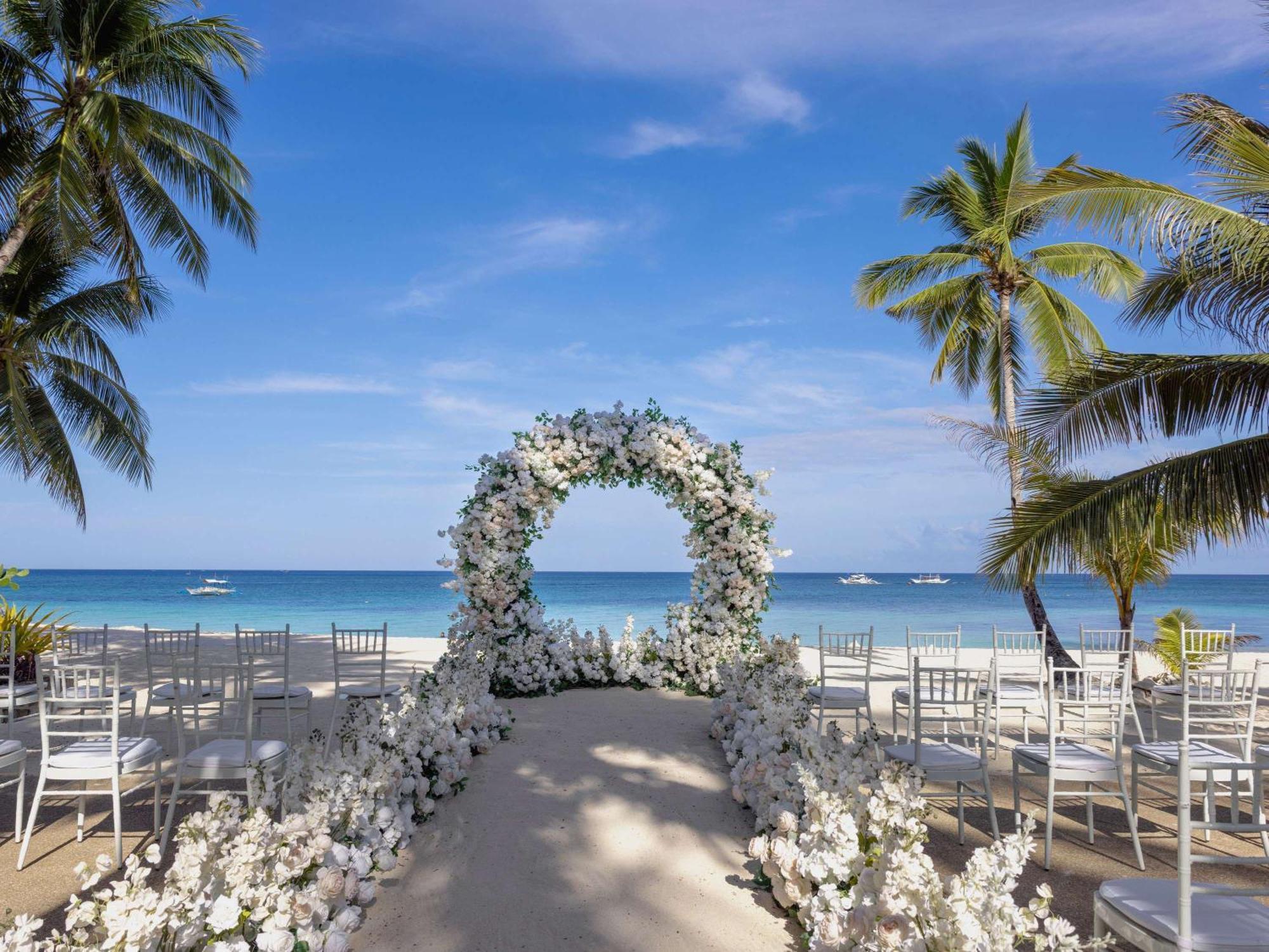 Movenpick Resort & Spa Boracay Yapak Екстер'єр фото A beach wedding in Cancun, Mexico