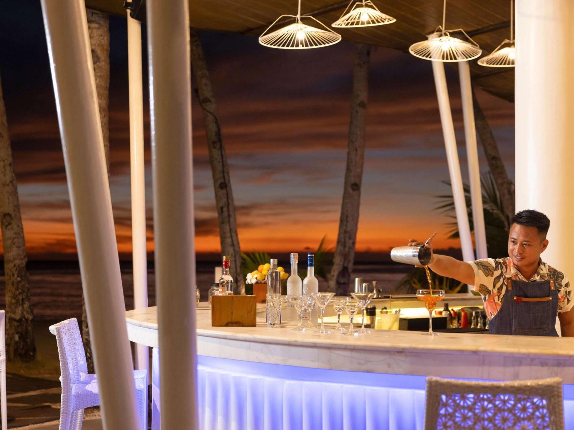 Movenpick Resort & Spa Boracay Yapak Екстер'єр фото Sunset Bar