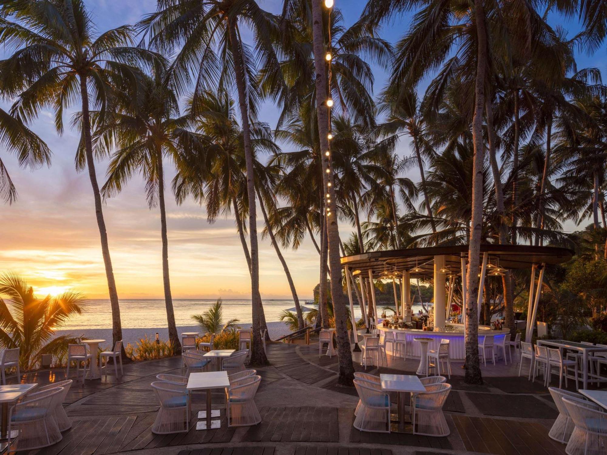 Movenpick Resort & Spa Boracay Yapak Екстер'єр фото Sunset at the beach bar