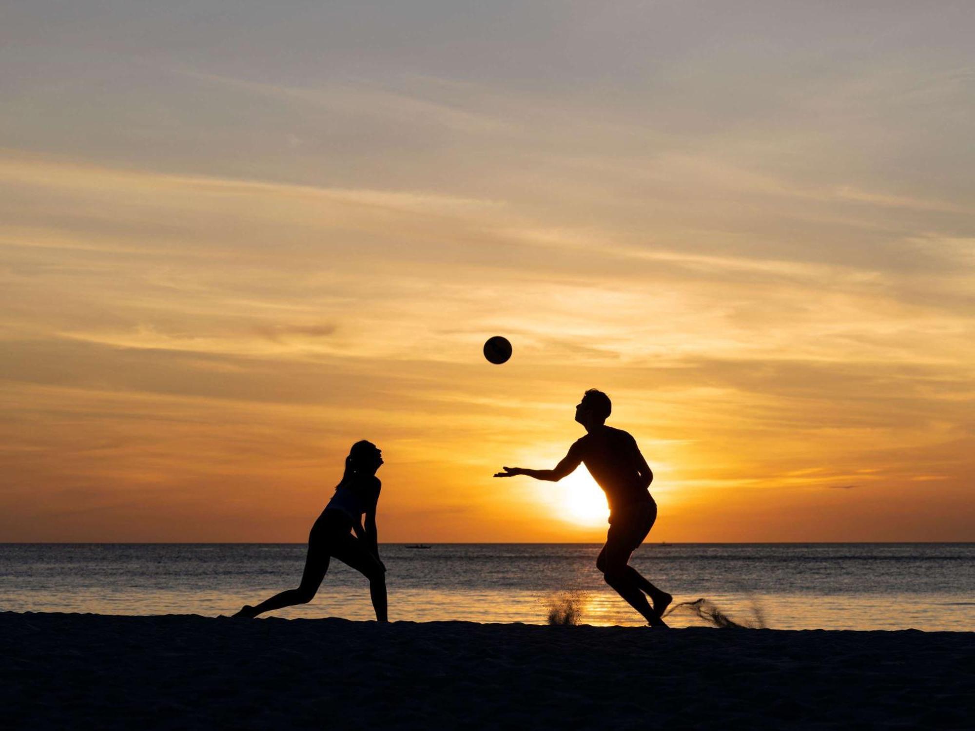Movenpick Resort & Spa Boracay Yapak Екстер'єр фото Sunset at the beach