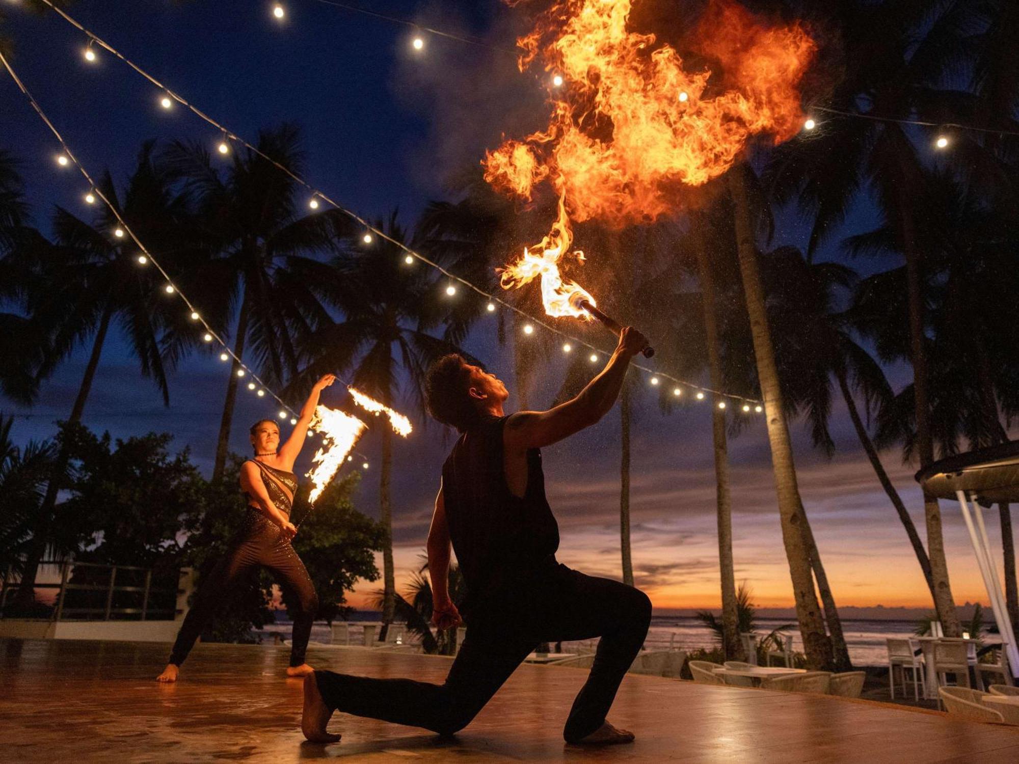 Movenpick Resort & Spa Boracay Yapak Екстер'єр фото Luau at the Royal Hawaiian Hotel