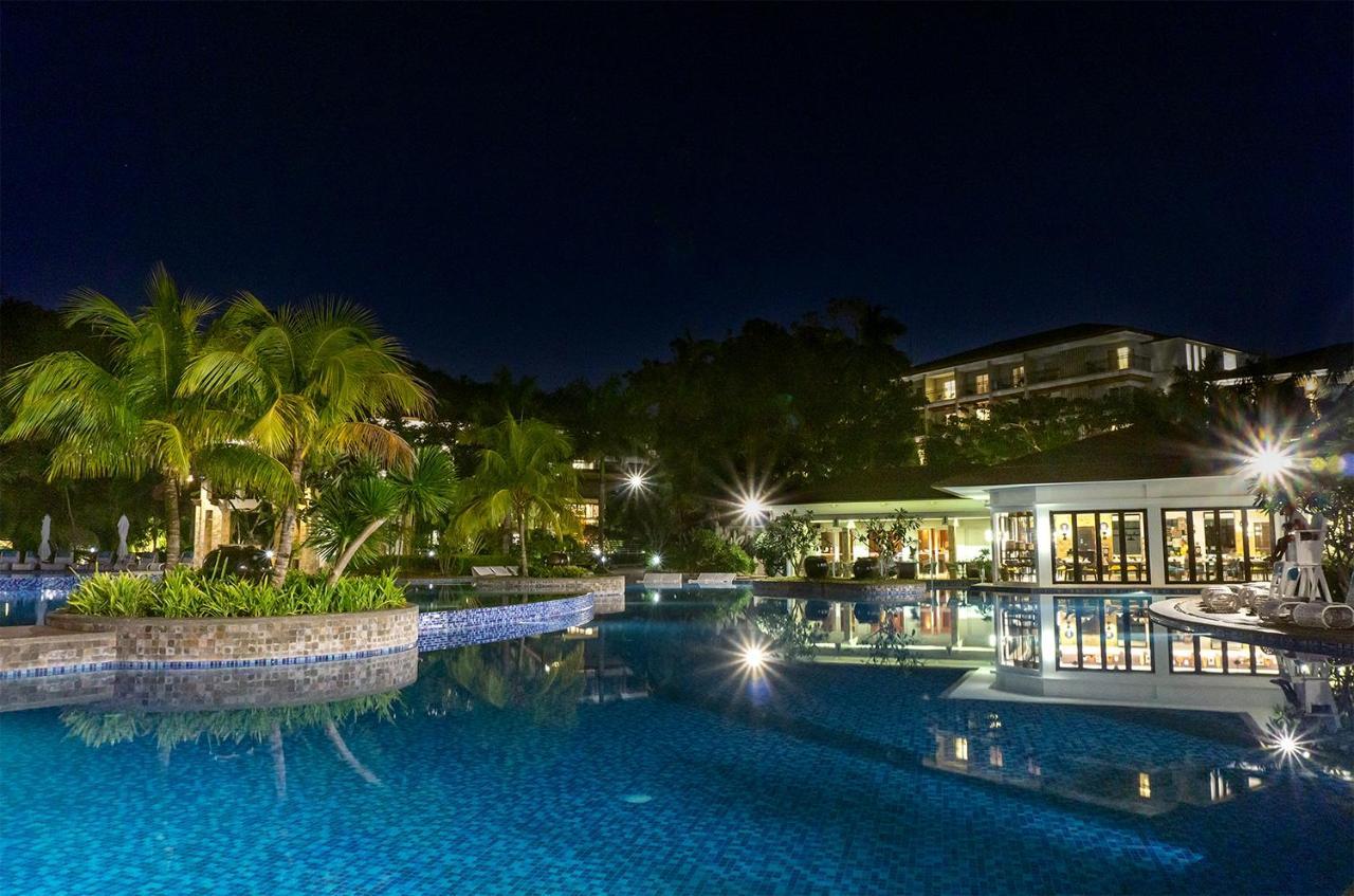 Movenpick Resort & Spa Boracay Yapak Екстер'єр фото The resort at night